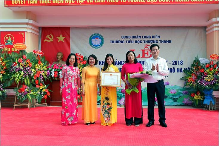 Trường Tiểu học Thượng Thanh tưng bừng Ngày hội khai trường 2017 – 2018 và đón nhận Bằng khen của UBND Thành phố